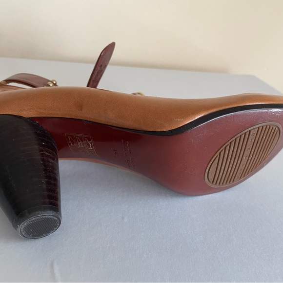 Leather pumps with ankle strap. Chie Mihara camel and brown. - Picture 4 of 4